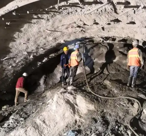 剑阁拱顶带模注浆料的施工流程及注意事项